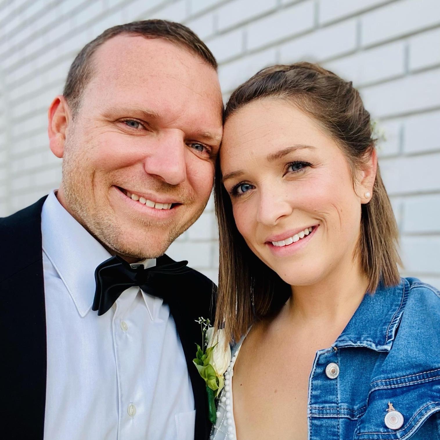 Mr. and Mrs. Lindabury - 10.10.21