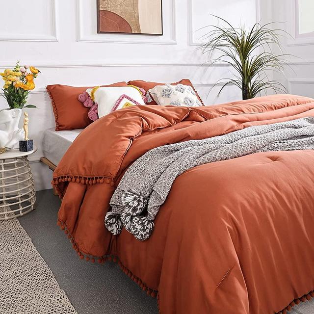 YIRDDEO Terracotta Queen Ball Pom Fringe Design Comforter Set 3pcs, Boho Aesthetic Luxurious Full Bedding Set, Vintage Ultra Soft Microfiber Duvet Set(1 Comforter, 2 Pillowcases)