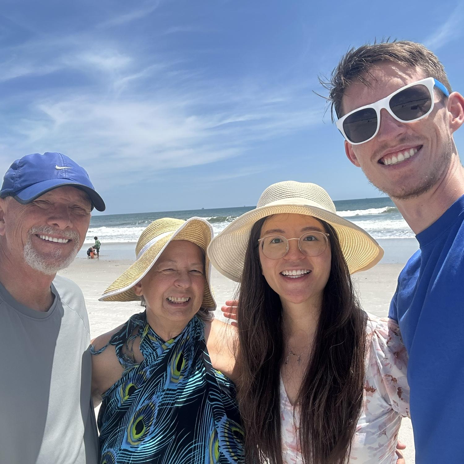 Jay and Naomi are a sweet couple who welcomed Benjamin and Nina to their home in Florida! They went to beach together, picking sea shells, swimming in the ocean, doing boogie board, talking, laughing.