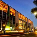 Restaurantes y centros comerciales en la ciudad