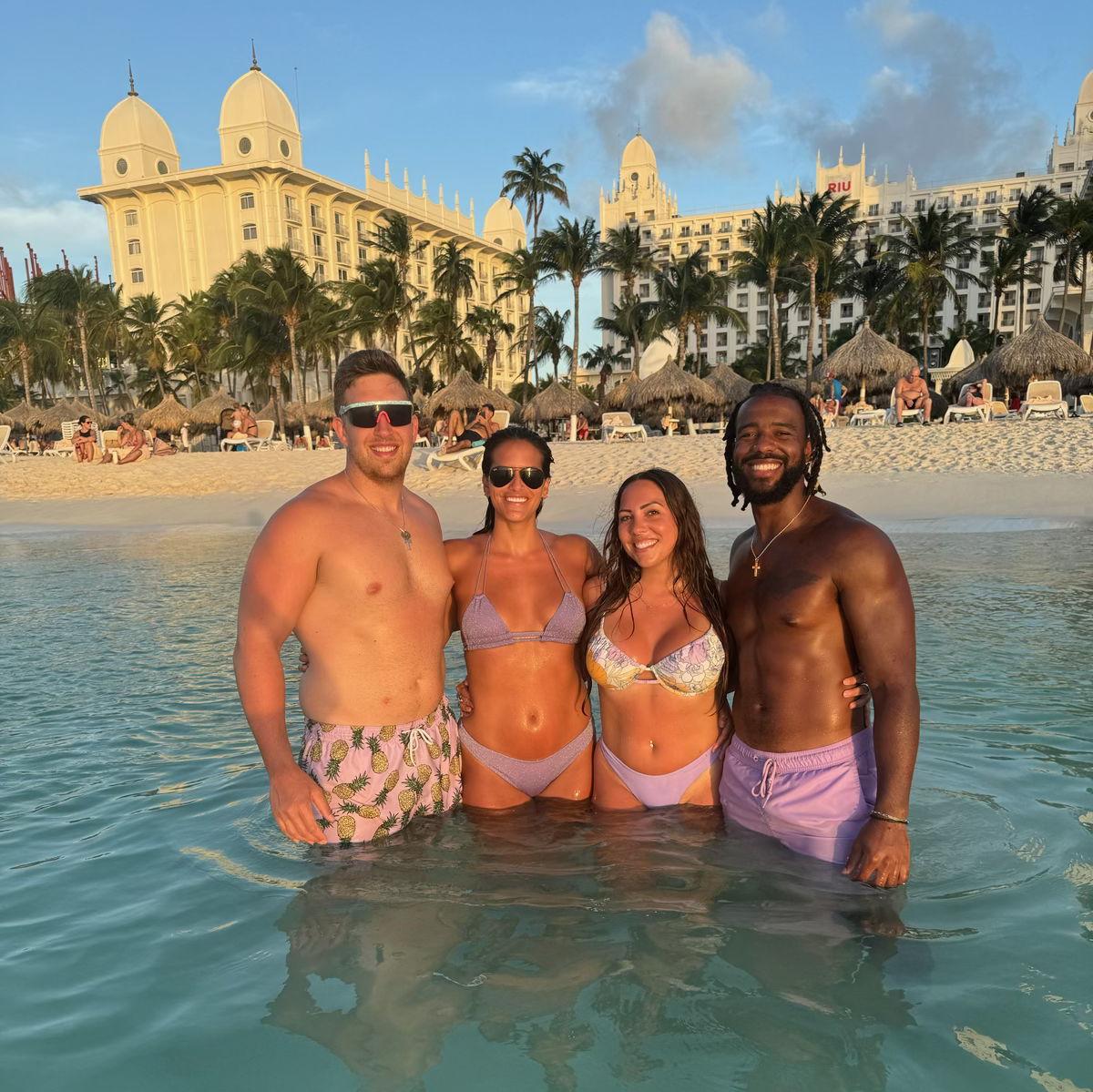 Matching sibling suits