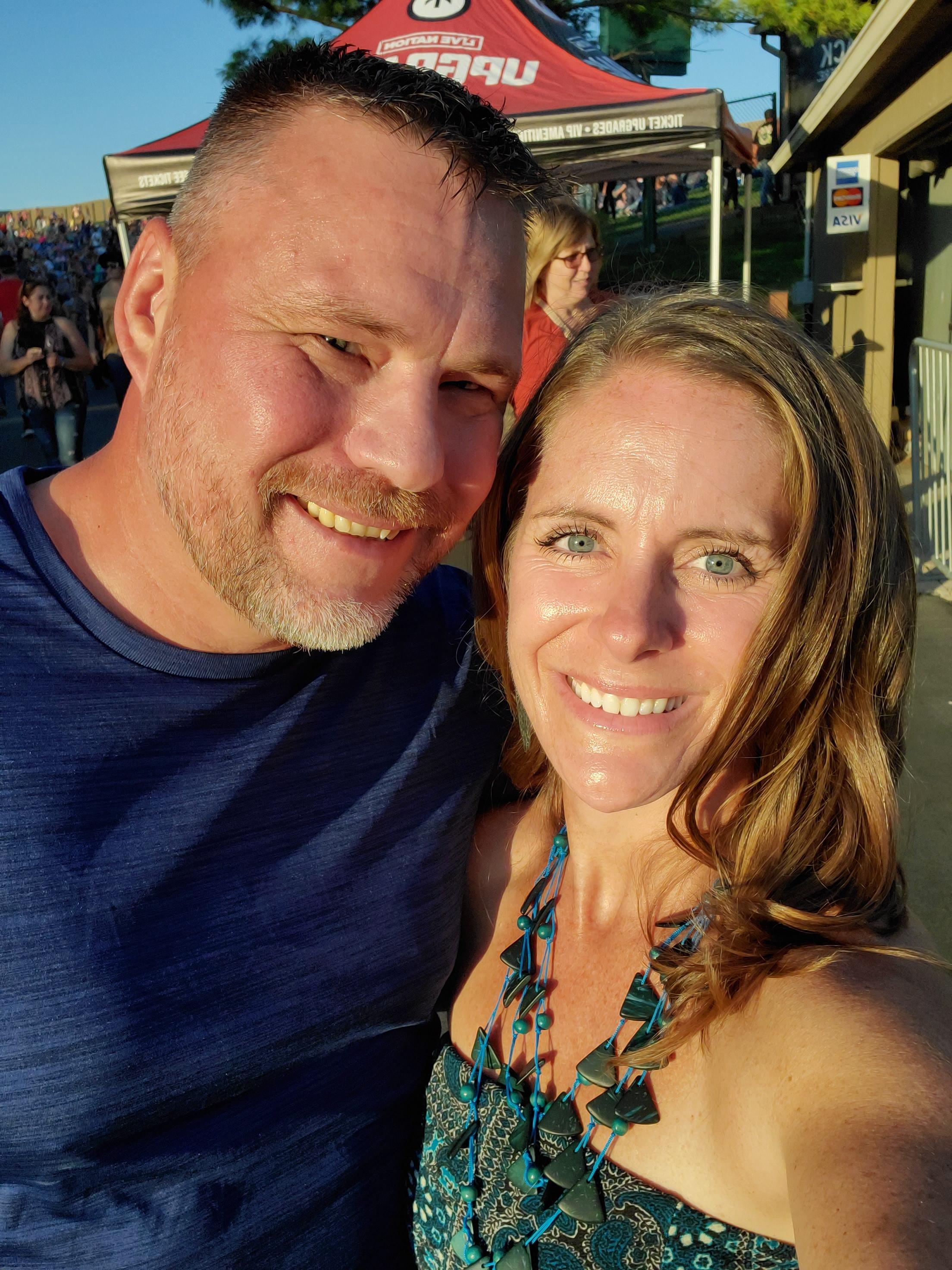 The Wedding Website of Lindsay Buzzard and Tony Reed