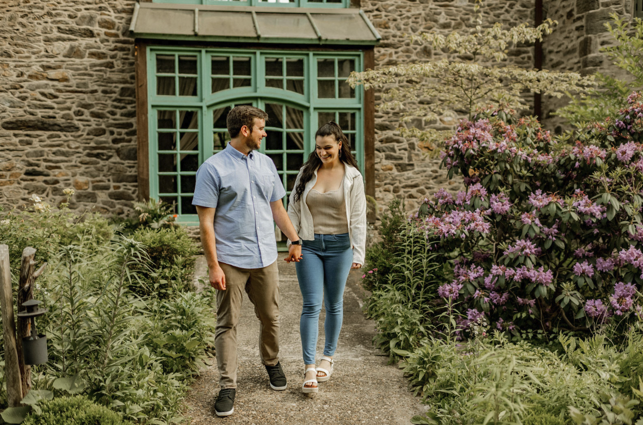 The Wedding Website of Victoria Aiese and Ian Price
