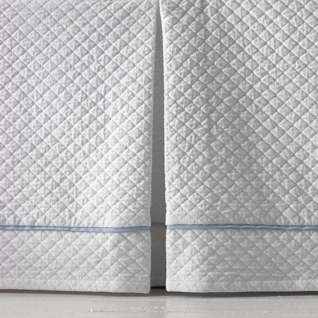 Vintage-Washed Diamond Matelassé Crib Skirt