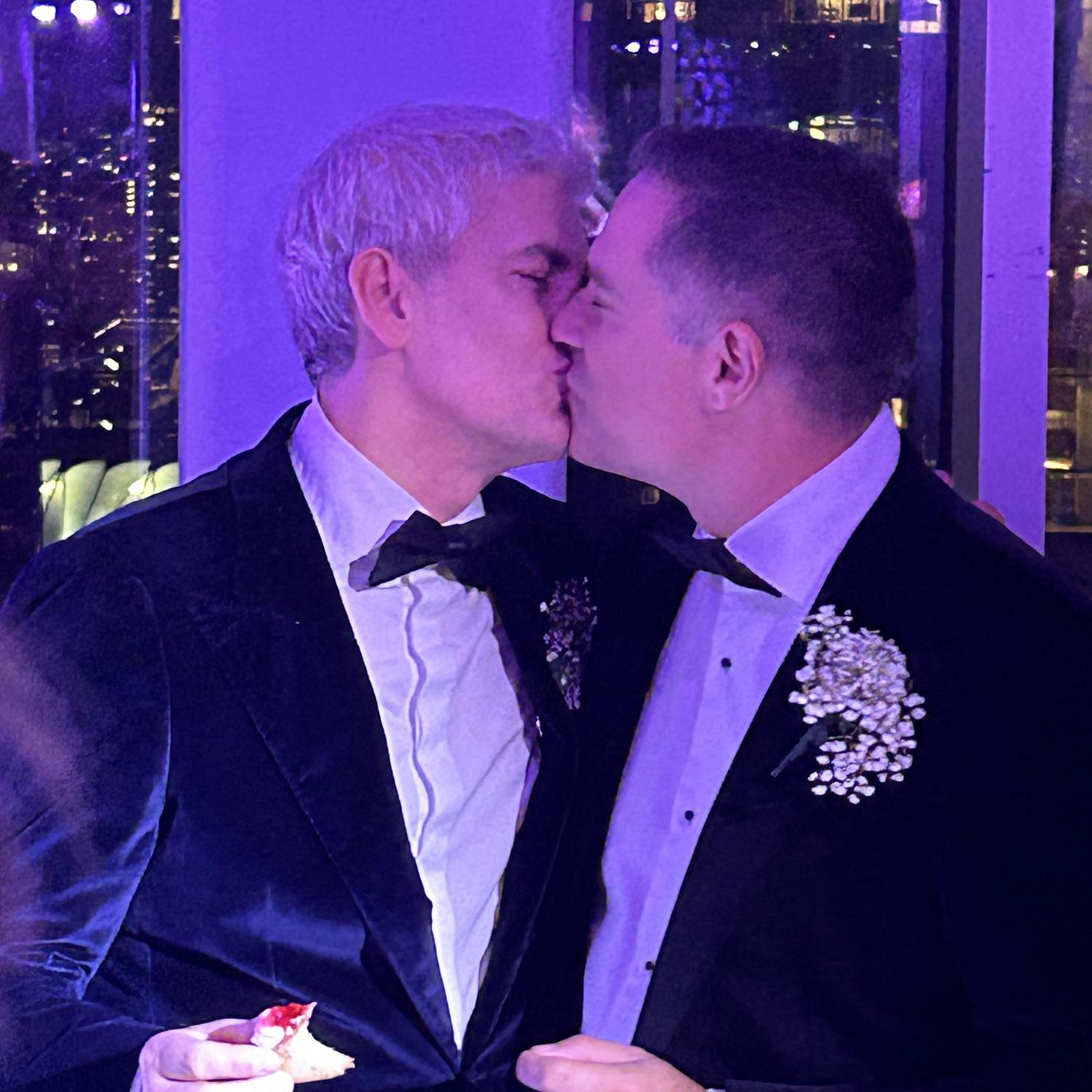 2023 - Wedding kiss - NY