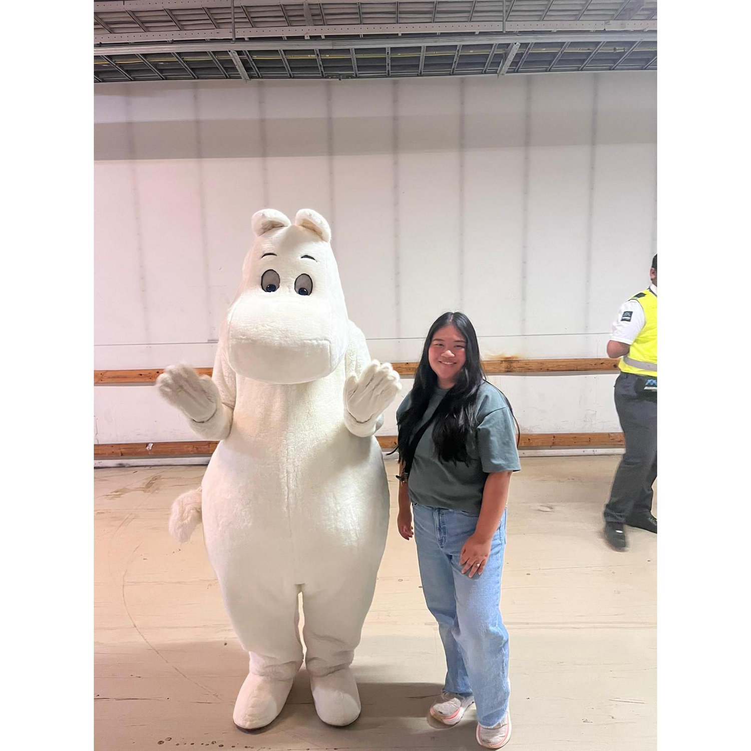 Hanna met THE moomintroll while in line for a limited edition moomin day mug on August 9th 2024. Moomin is probably Hanna's biggest passion in life (after Marius...?). August 2024