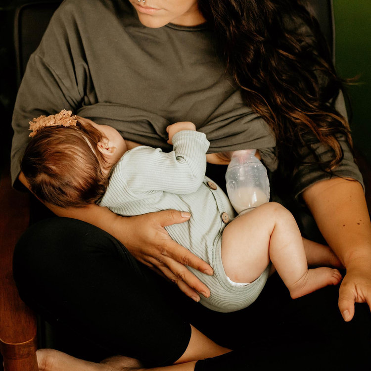 Haakaa, New Mom 4-Piece Breast Feeding Starter Set | Zola Baby