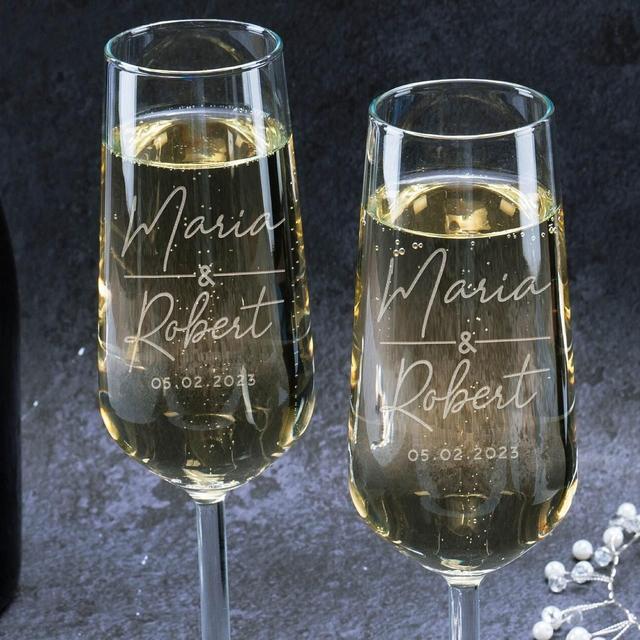 Champagne Flutes Personalized, Wedding Gifts, Mr and Mrs Champagne Glasses, Set of 2, Engraved Wedding Toasting Glasses for Bride and Groom