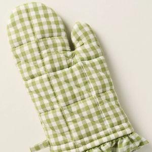 Brynn Gingham Oven Mitt Green