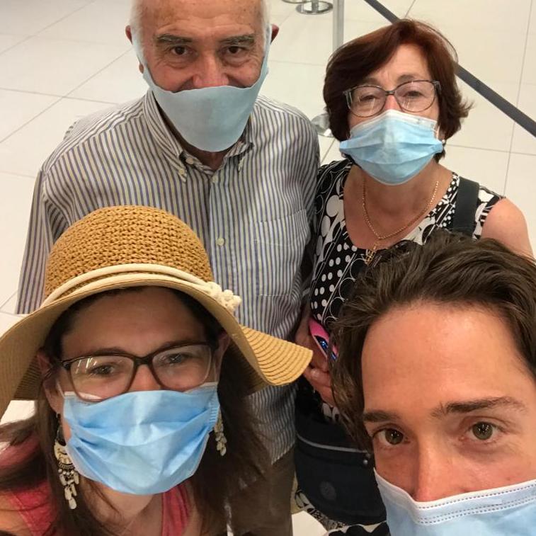 Arrivati all’Aeroporto di Torino abbiamo incontrato I genitori di Federico per la prima
volta – con lo stile della prevenzione sulla pandemia ✈️
