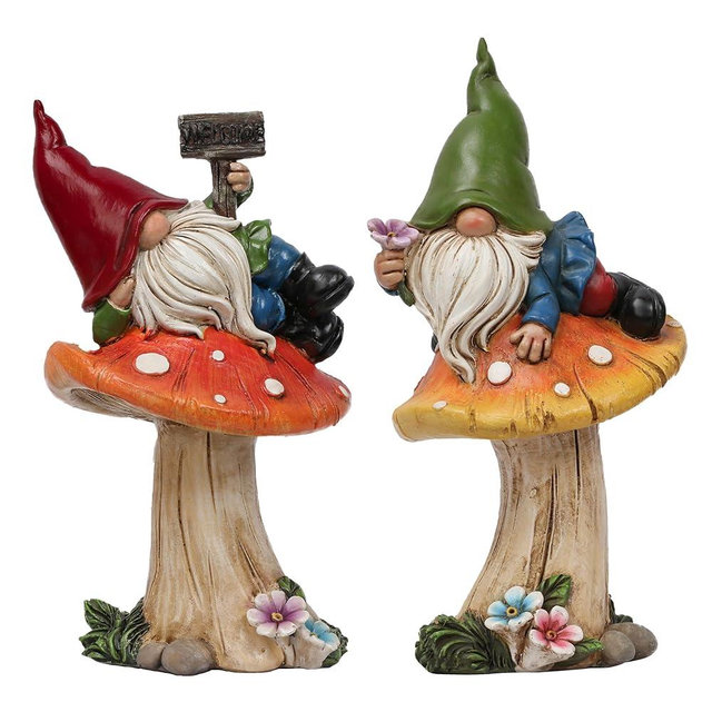 TERESA'S COLLECTIONS Garden Gnomes on Mushroom, Set of 2 Cute Resin Gnome Statues for Yard, Outdoor Patio Porch Lawn, Ideal Gift for Dad Mom Birthday, Outside Decor Housewarming Gifts