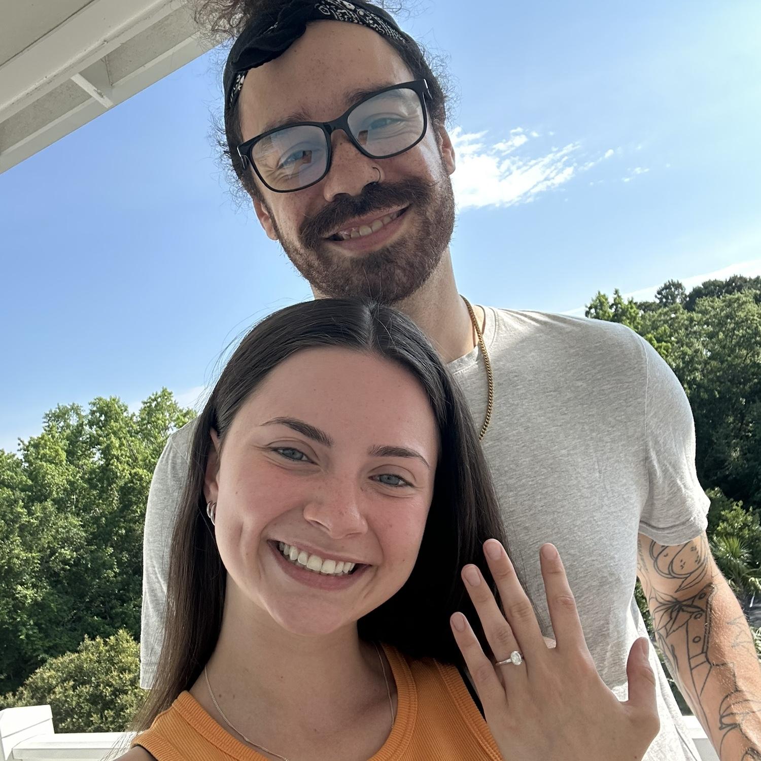 5/17/2025
Marquis proposed to Jessica! She said yes of course 💍💍💍💍