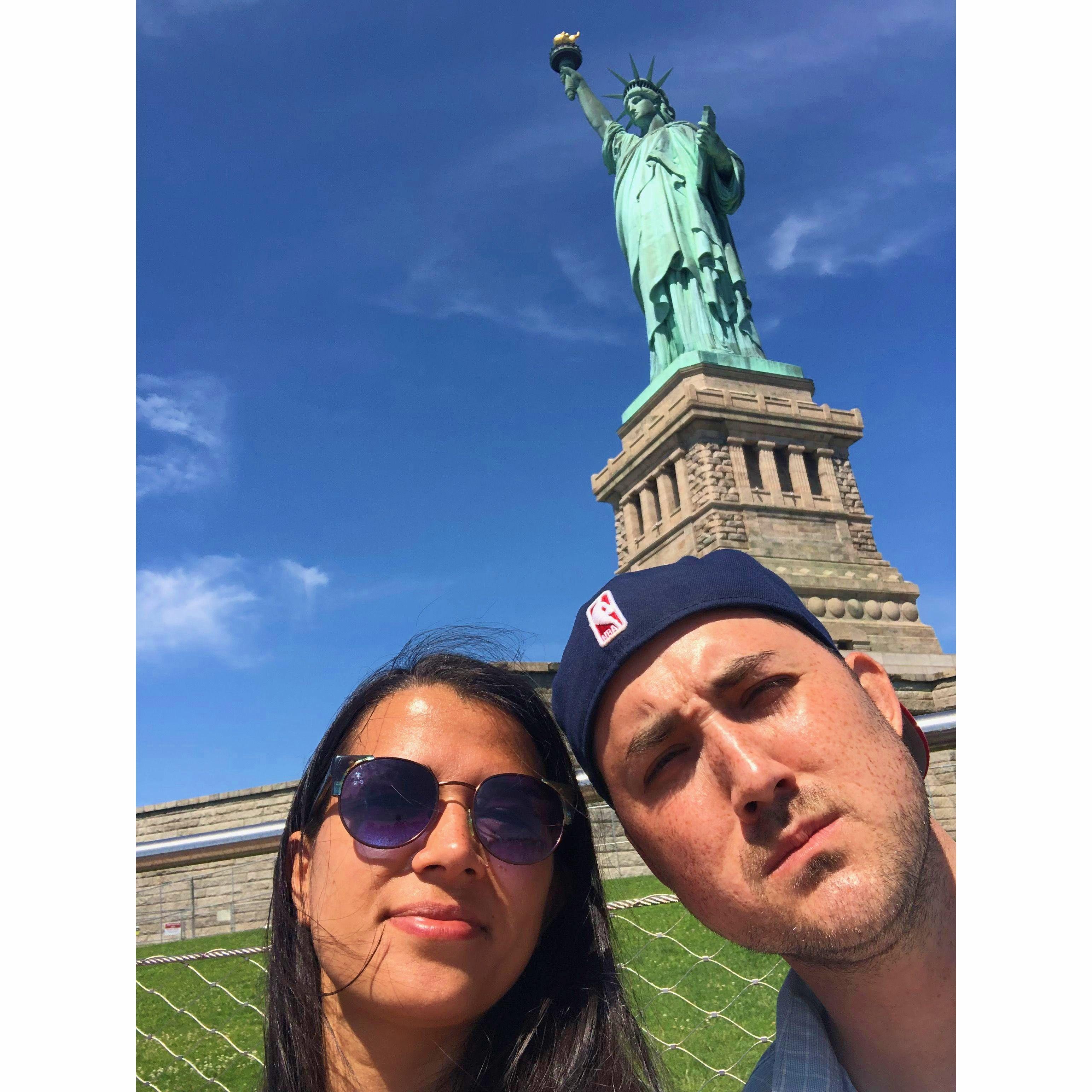 Shameless selfies & tourist behavior in NYC | 2021