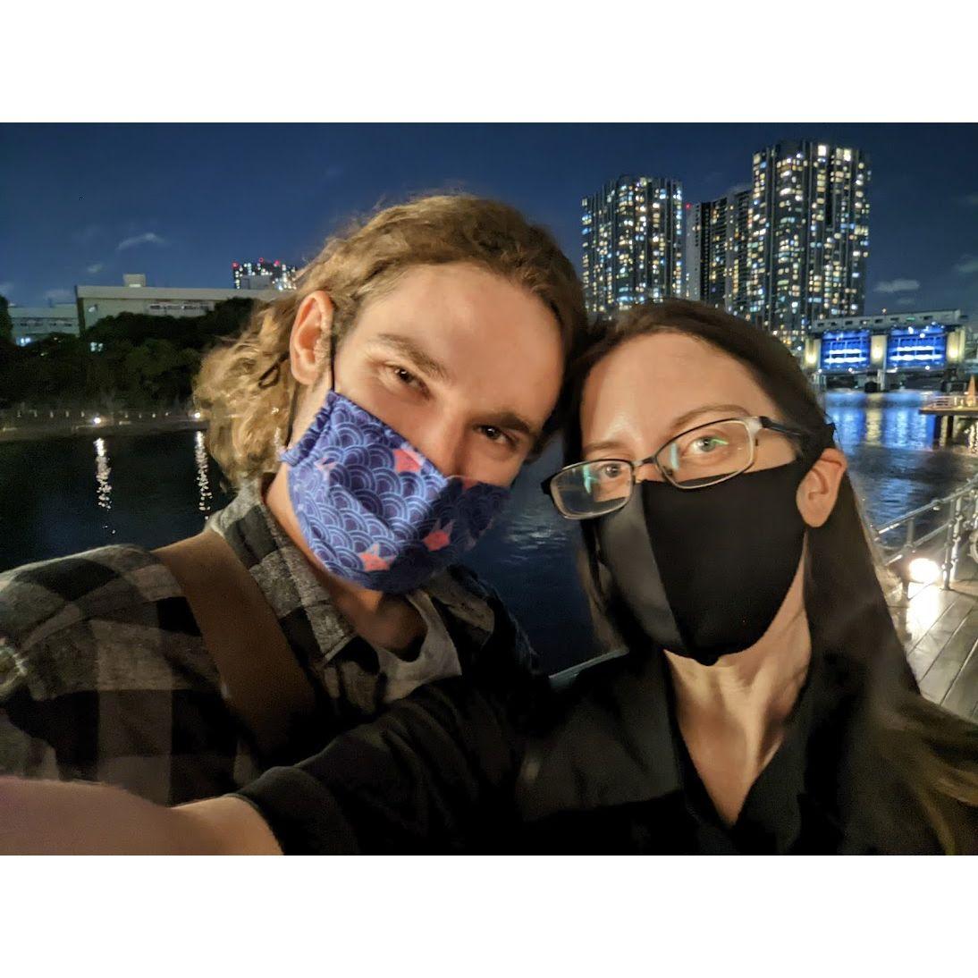 Taken in Japan, when we went to a nice waterside restaurant / Photo prise au Japon. Nous allions à un joli restaurant près de la rivière.