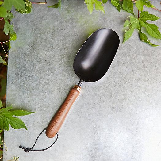 Barebones Garden Scoop