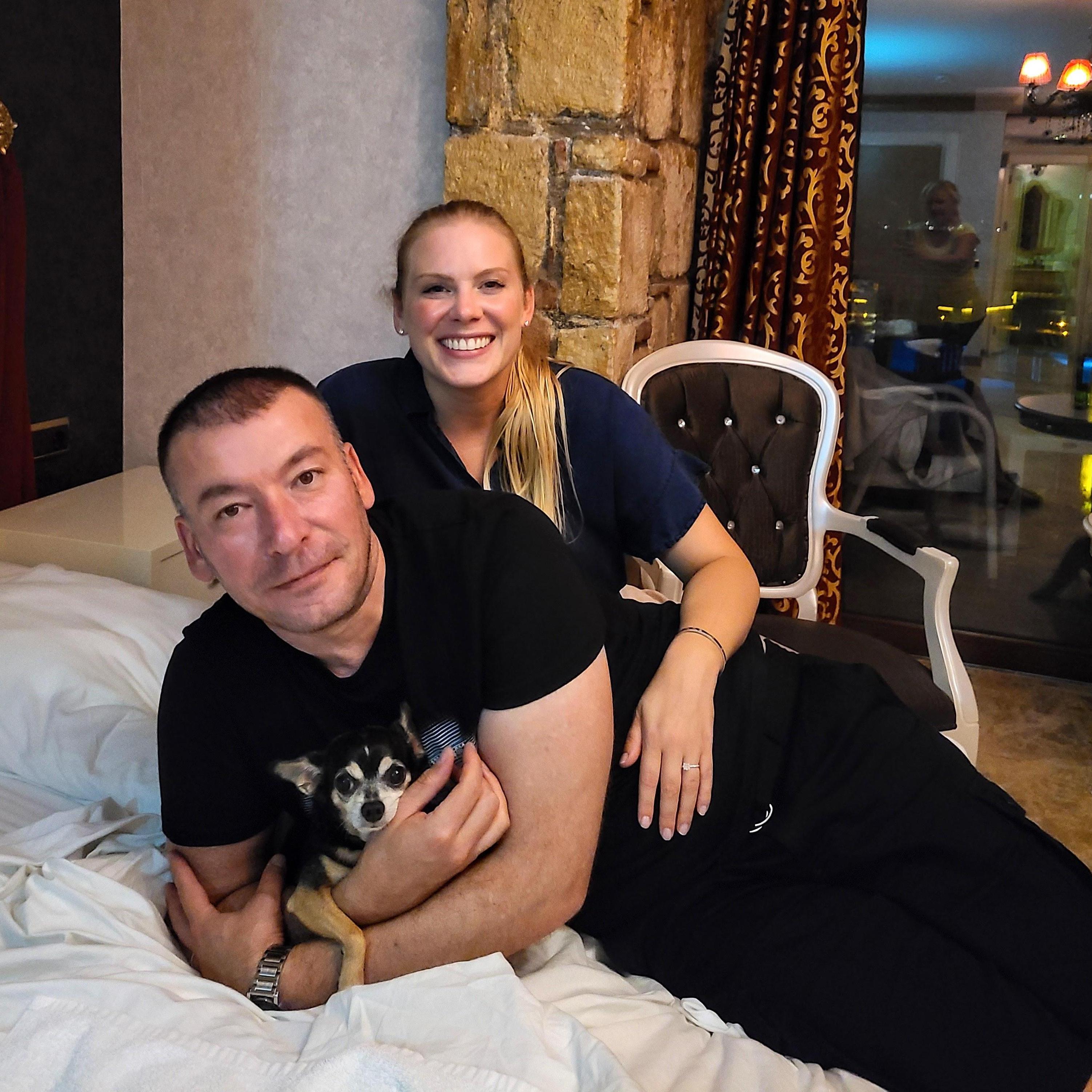 Bodrum: Posing in Cennet's hotel room