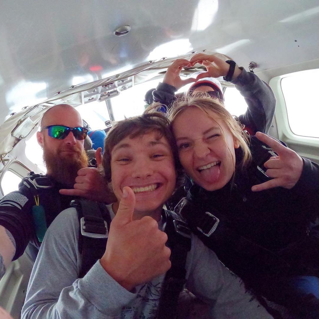 Tay’s grad gift to Cam: Skydiving !!🤍