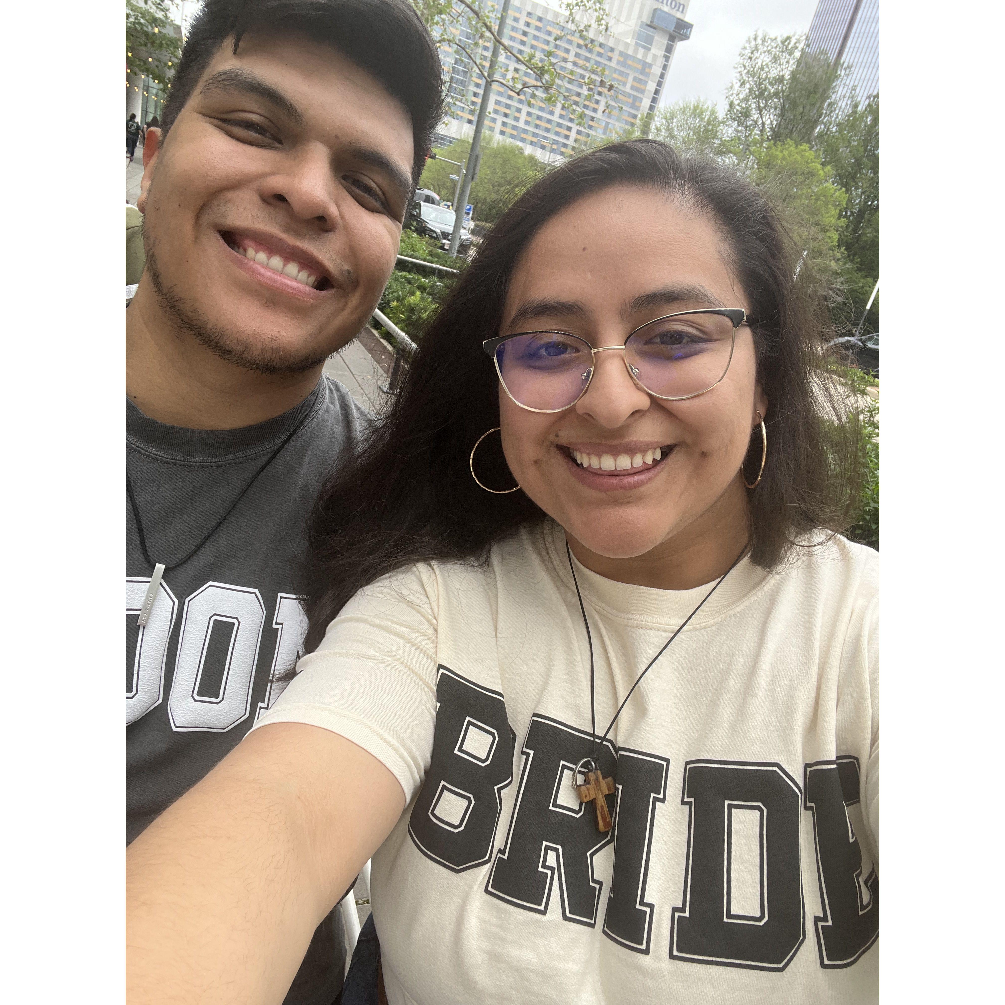 Going to a Bridal Expo. Fuimos a un Expo de Bodas.