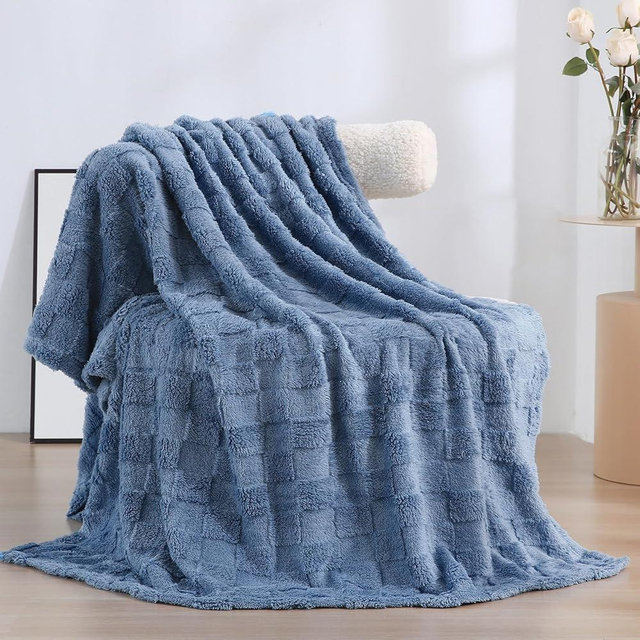 Linecooo Dusty Blue Fleece Throw Blanket 50”×60” for Couch Sofa Bed,Super Soft Cozy Plush Microfiber Flannel Blanket with 3D Checkered Design Lightweight for Adults,Woman,Girls