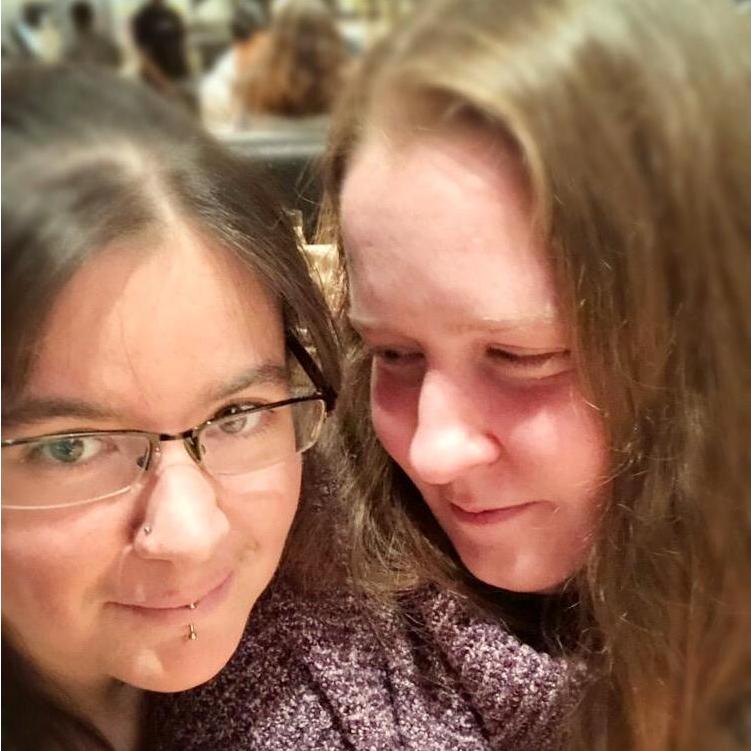 Anna was making Mary Kate take selfies with her while they were out on a dinner date. ;)