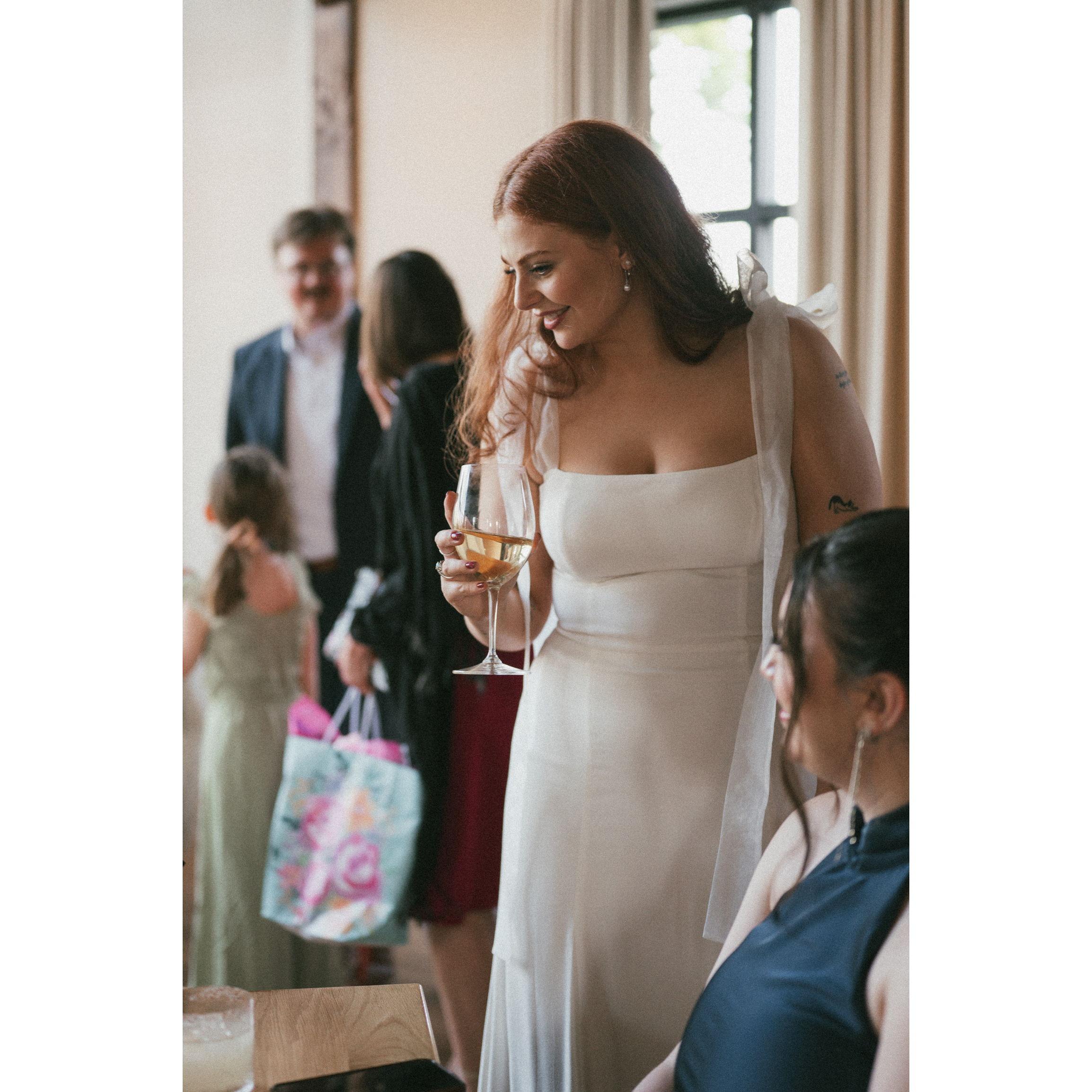 I saw this pic and the only thing I thought was "serving bridal," so.