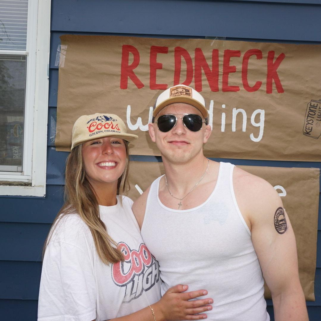 Love a good college theme! Redneck wedding :)