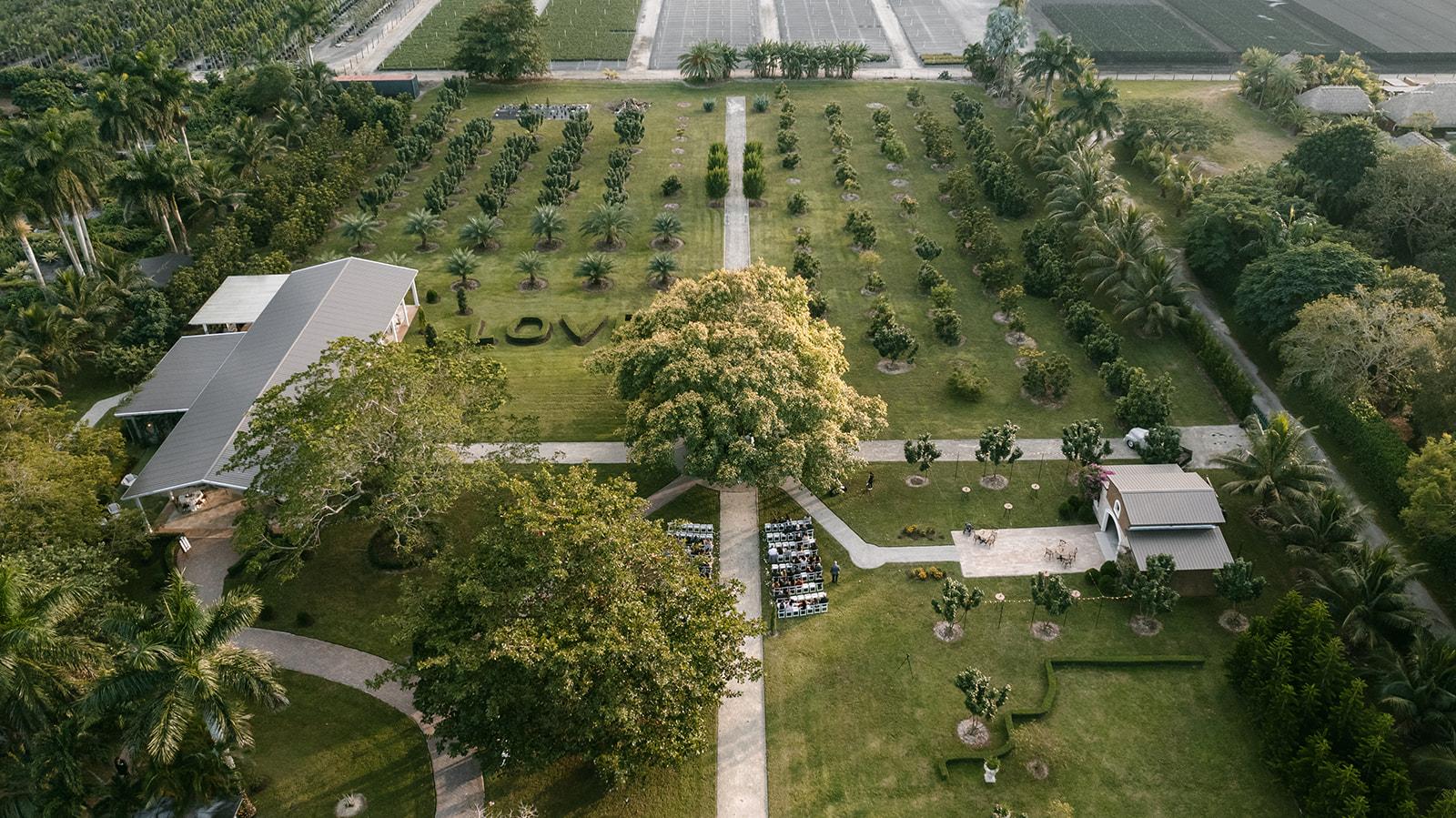 The Wedding Website of Christian De Los Santos and Jessica Brenneman