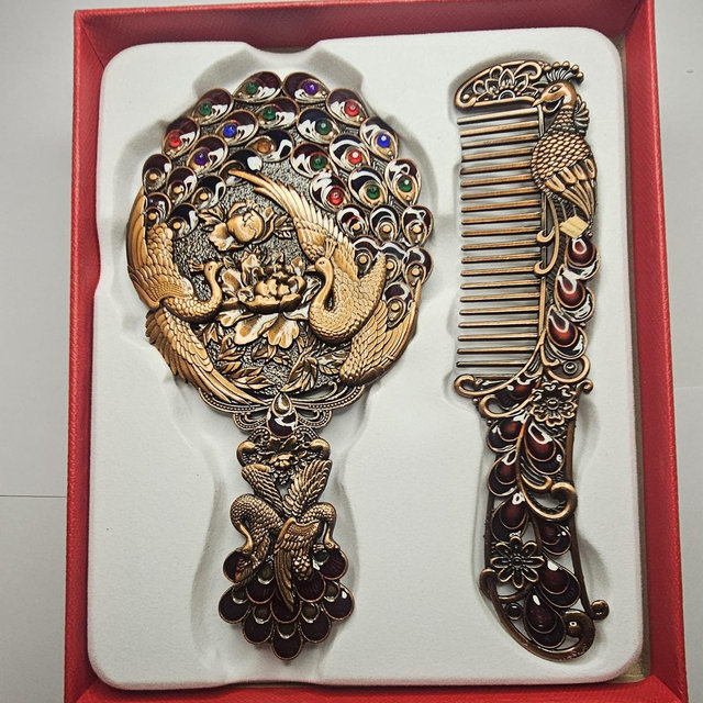 vintage style Exquisite peacock Mirror and Comb Set – Antique Handheld Dressing Mirror & Comb in Gift Box, Perfect for Gifting birthday