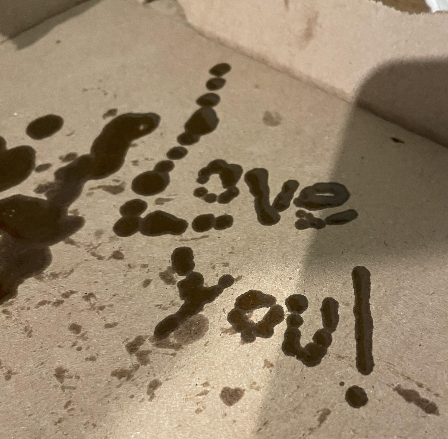 Nothing says romance like “love you,” written in pizza grease!
