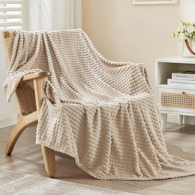 EMME Soft Fleece Beige Throw Blanket for Couch Luxury Flannel for Bed Sofa Chair, Plush, Warm and Cozy Blanket with Geometric Grid Design (Beige, 50'' x 60'')