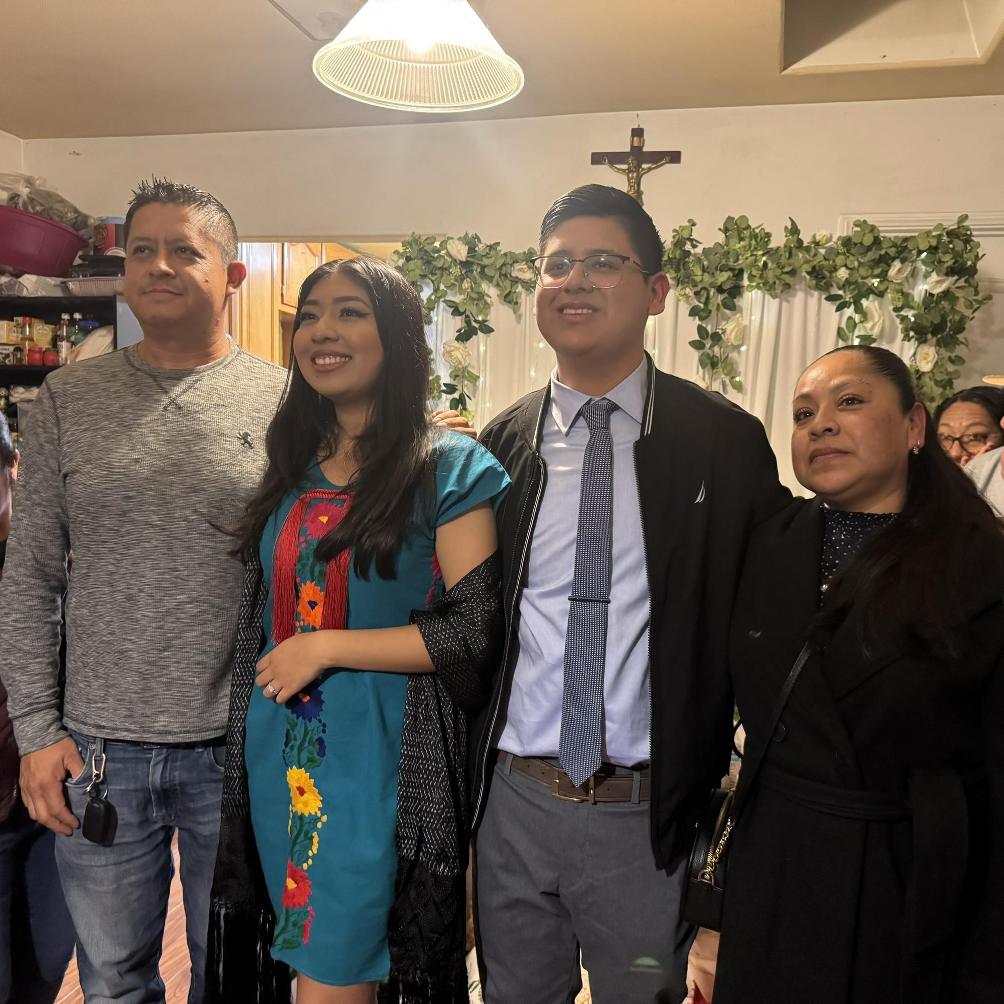 Jose's parents.
Mis papas.- Jose