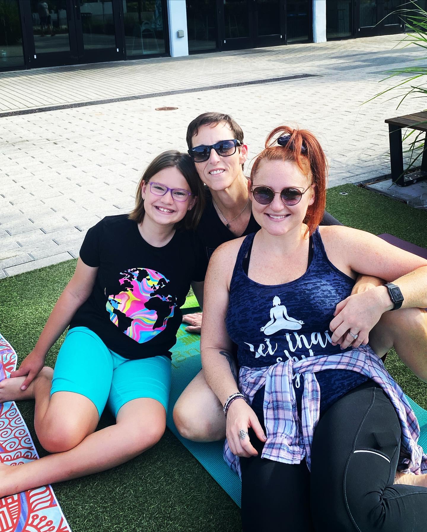Family yoga 🧘🏼‍♀️