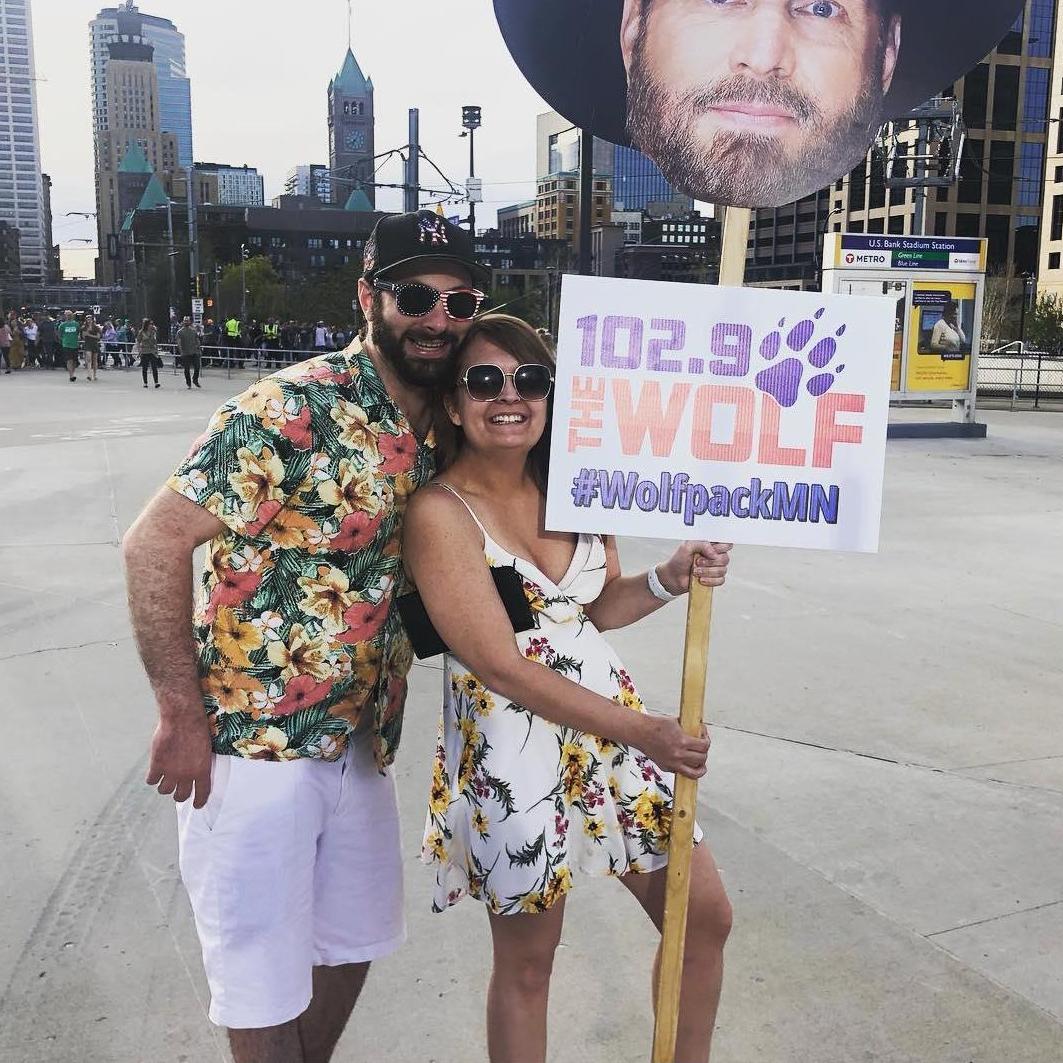 It wouldn't be a country concert without David in a Hawaiian shirt!