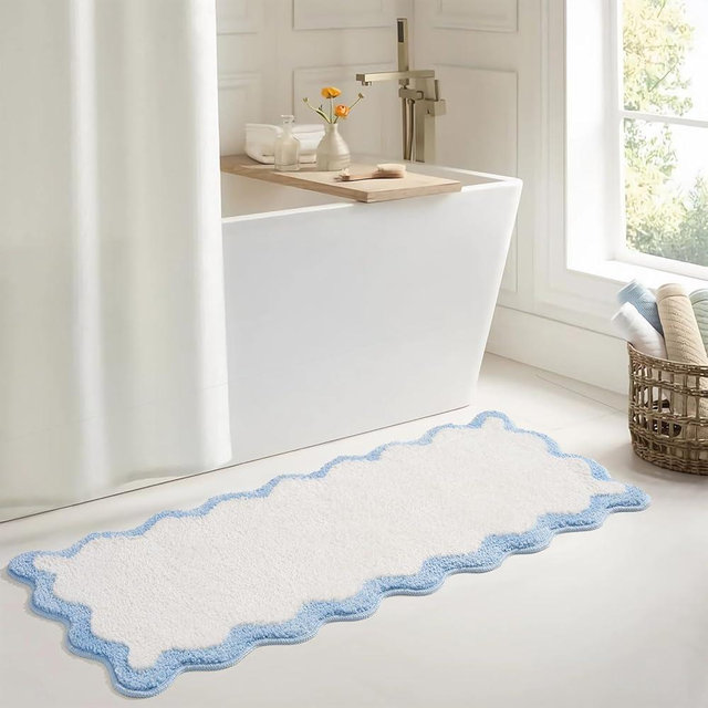 DyeFury Luxury Cute Bathroom Runner Rugs, White Bath Mat W/Blue Scalloped Edge, Microfiber Aesthetic Trendy Funky Fun Preppy Rug, Extra Soft Bathroom Mat Non-Slip for Tub, Shower, 47'' x 20''