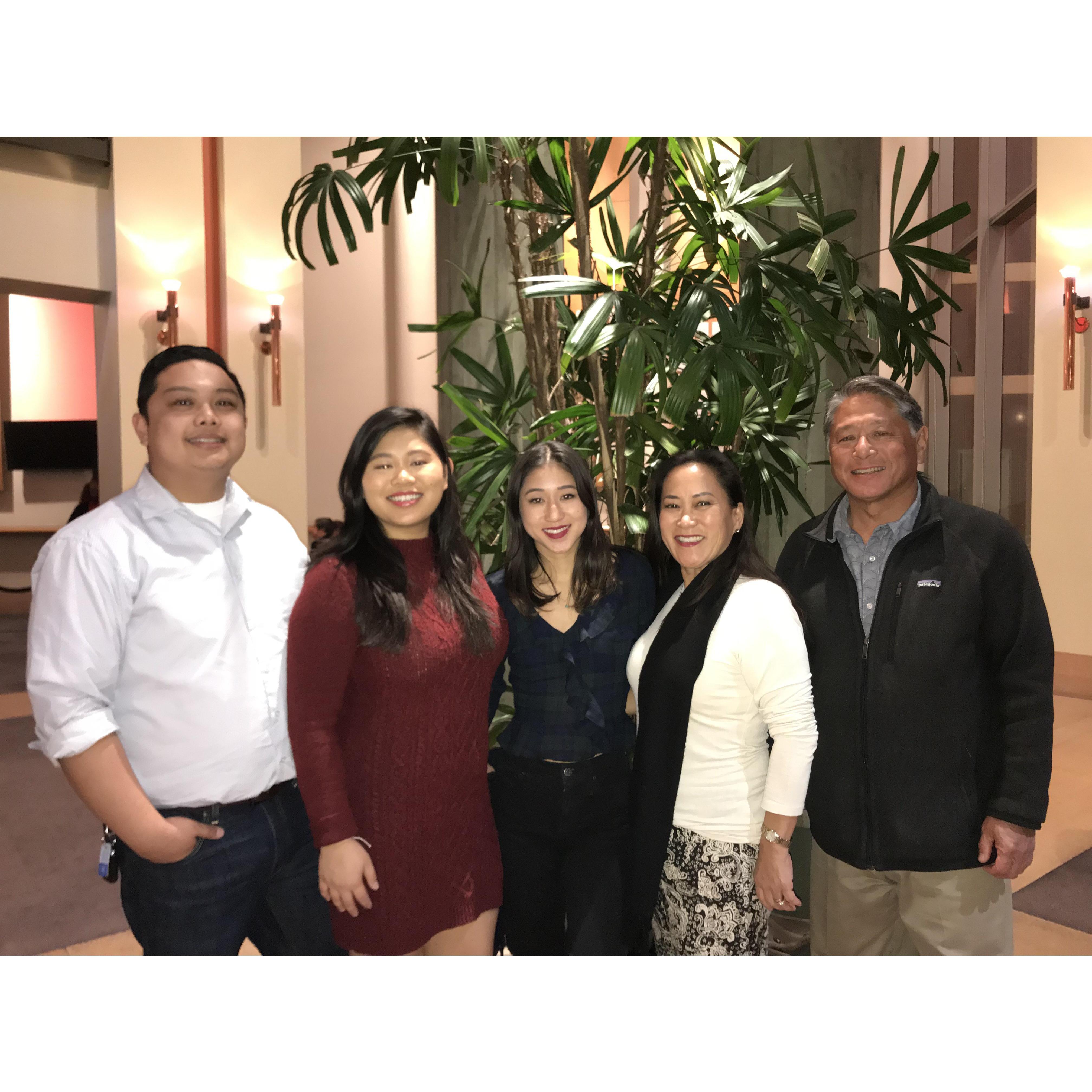 Jan, Kalia, Melia, Kelly, and Stan at a Holiday show