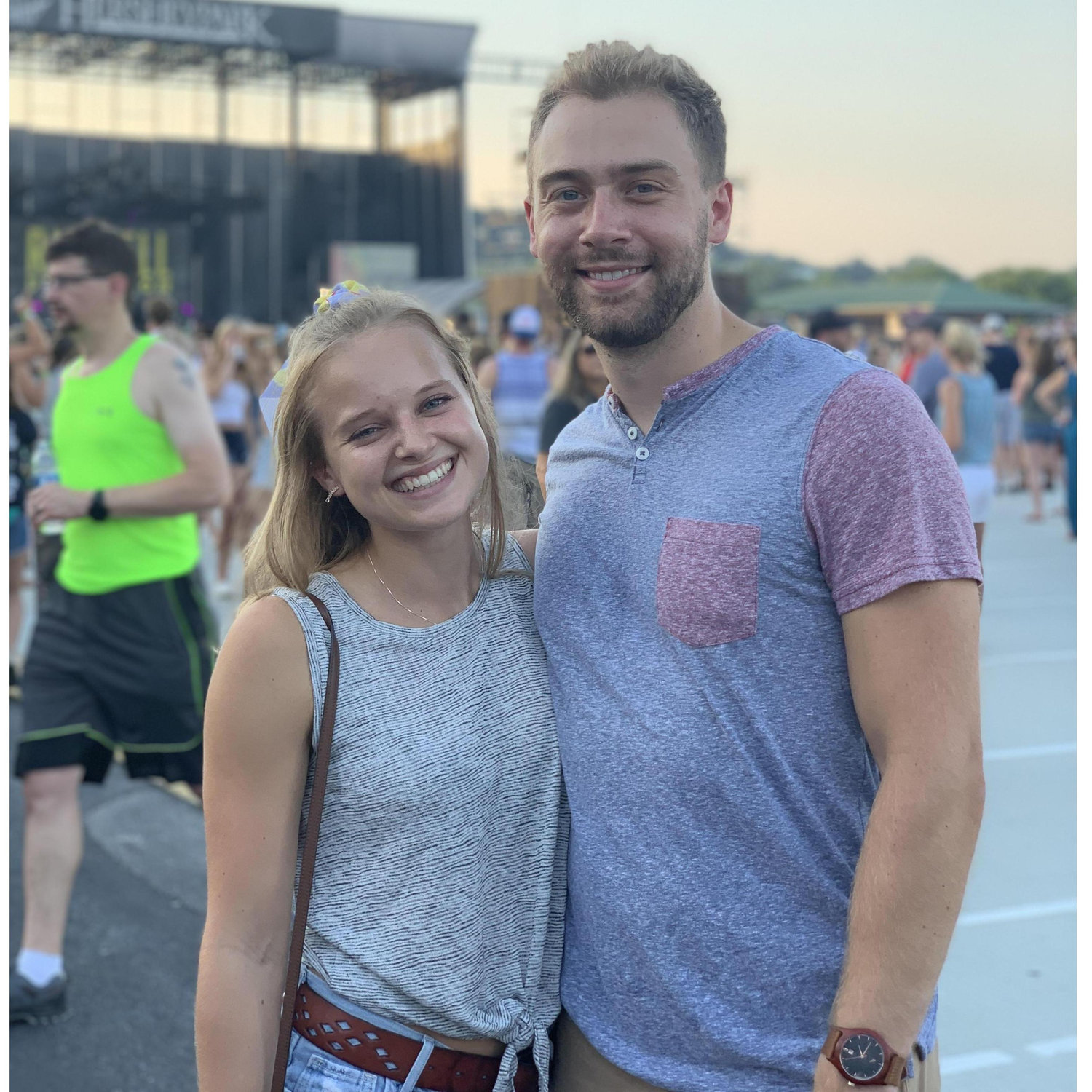 We had a BLAST at this Thomas Rhett concert! It may have been STEAMING hot but it was worth it!