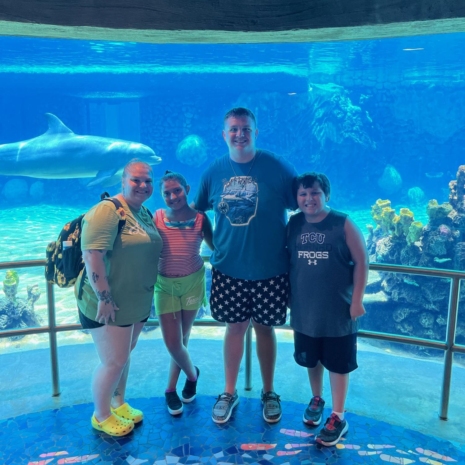 SeaWorld with Alex and Bella (6/2022)