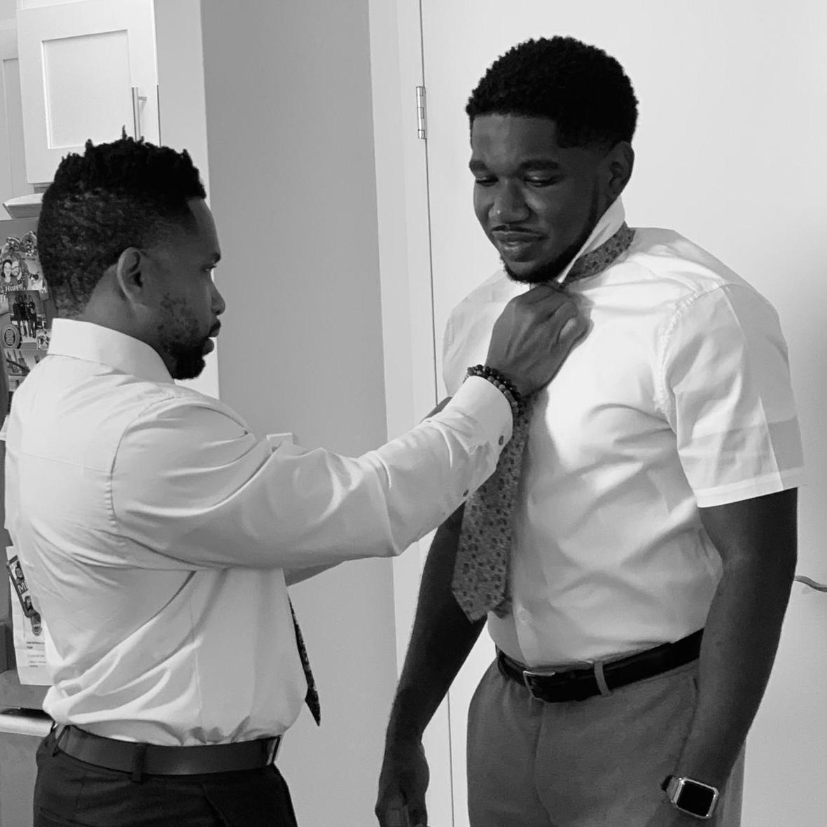 Niiokai helping Jade get ready.