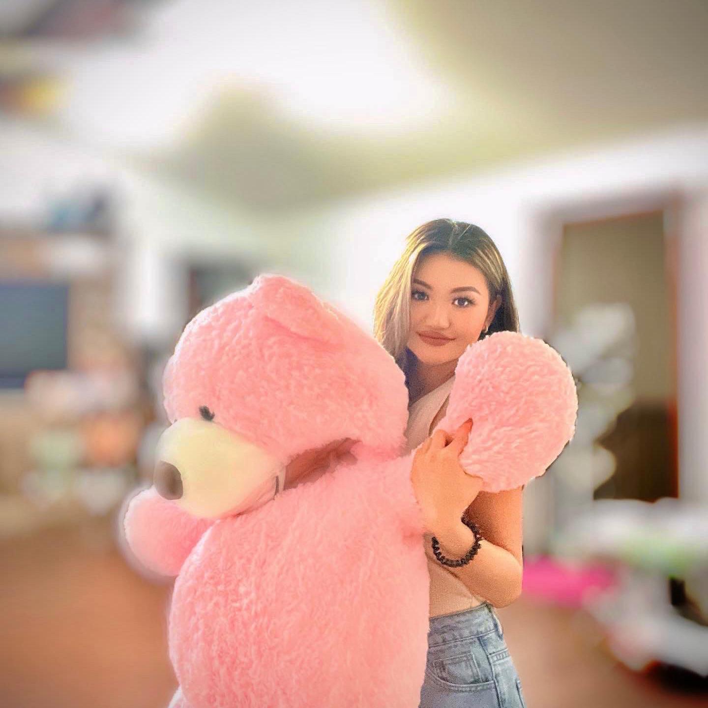 7/10/22-Cody bought Natalie a teddy bear and they named it Boo