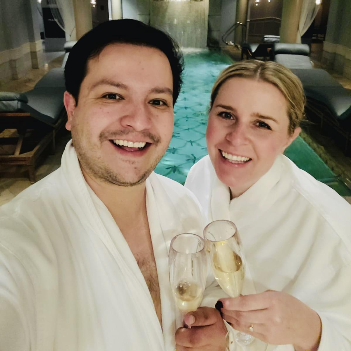At the amazing Kohler Water Spa right after Andrés proposed!
En el Kholer Spa después que Andrés propuso matrimonio!