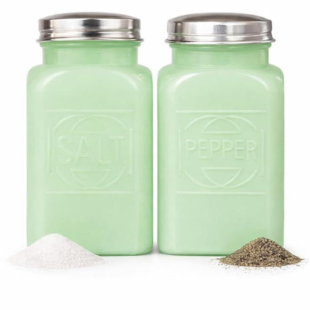 Jadeite Glass Salt and Pepper Shakers Set – Vintage Style Green Kitchen Decor – 4.5” Tall Retro Farmhouse Shakers with Stainless Steel Lids – 6oz Durable Glass Spice Dispensers