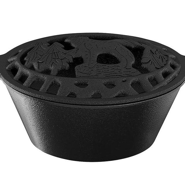Fire Beauty Woodstove Steamer Stove Humidifier Cast Iron Lattice Top Rust Resistant 2.3 Quart Capacity (wolf)