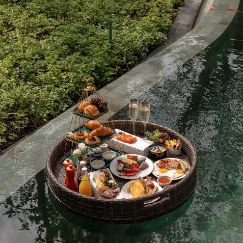 Floating Breakfast
