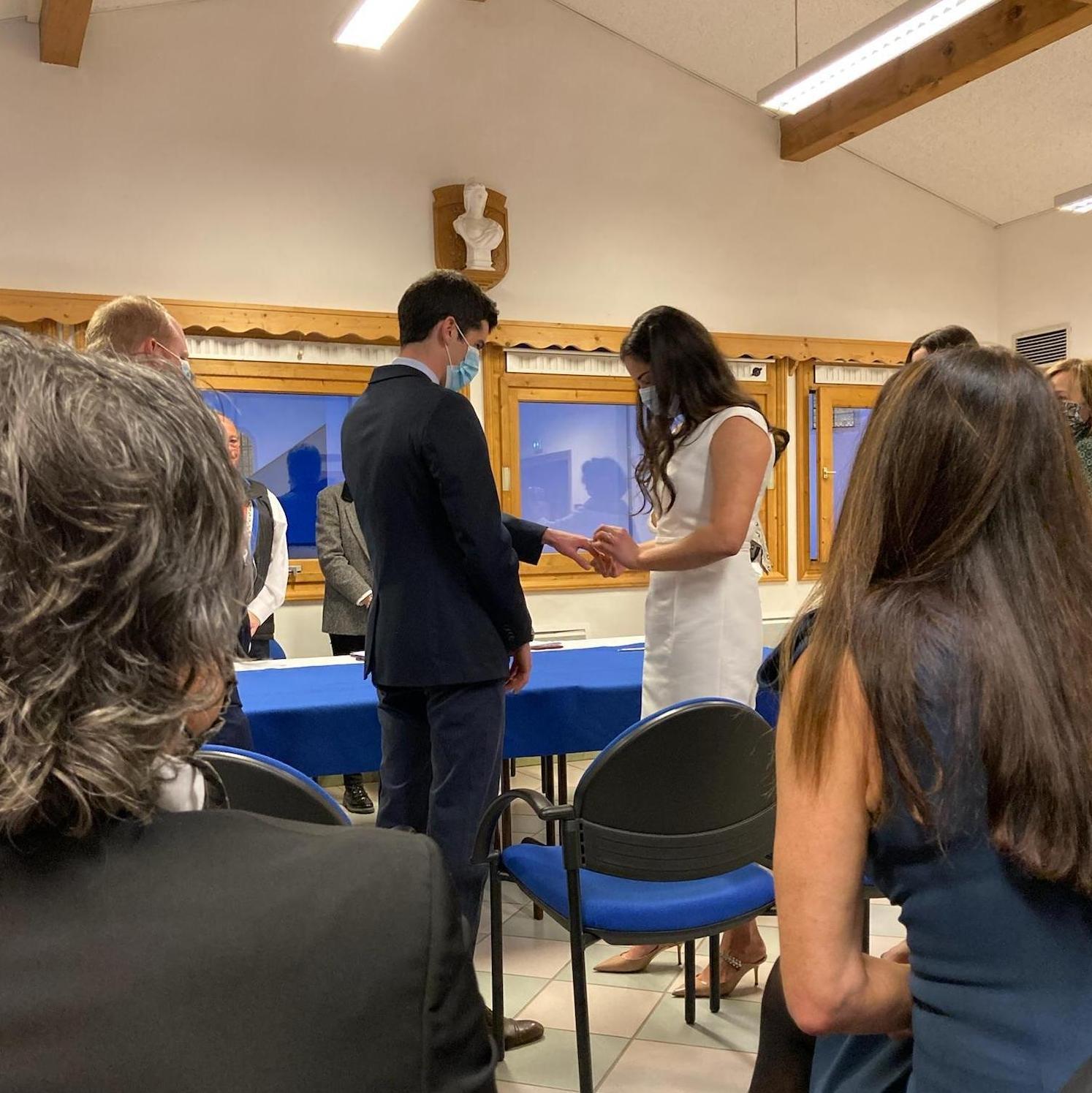 L'echange des alliances - exchanging rings at the end of our ceremony.