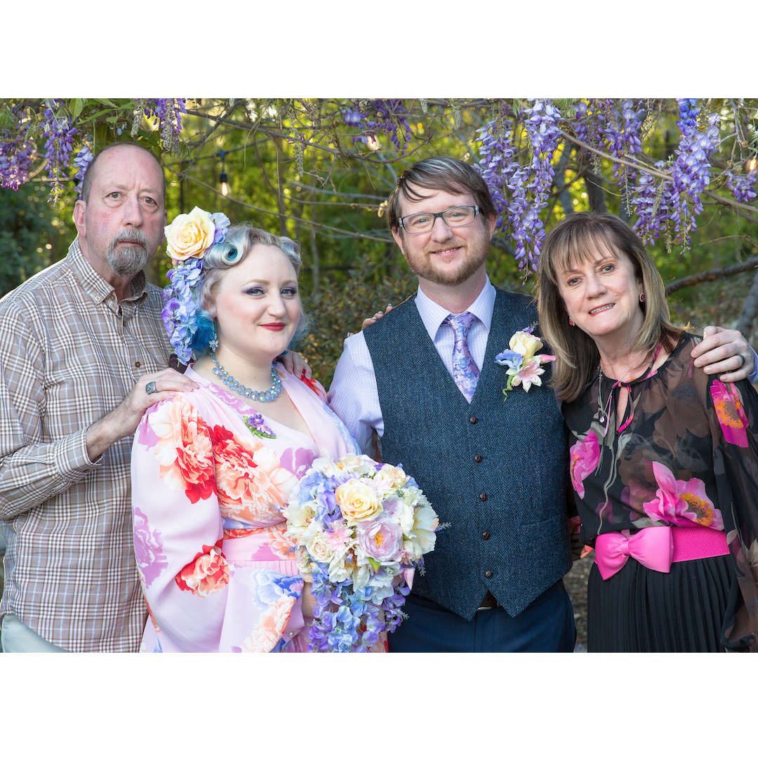 The St Laurents welcomed Lauren into the family with open arms and hearts!
Photo by Justin Davidson Photography
Flowers by Wendy Waagenaar