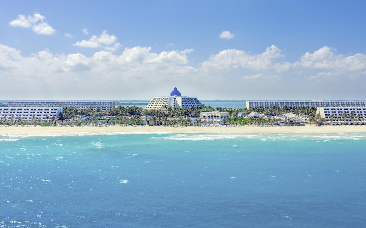 The Wedding Website of Alejandra Gonzalez and Drew Tidwell