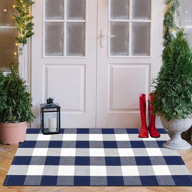 LEEVAN Buffalo Plaid Outdoor Rug Doormat 27.5'' x 43'' Farmhouse Checkered Front Porch Rug Washable Woven Cotton Layered Front Door Mats for Indoor Entryway/Kitchen/Bedroom,Navy Blue and White