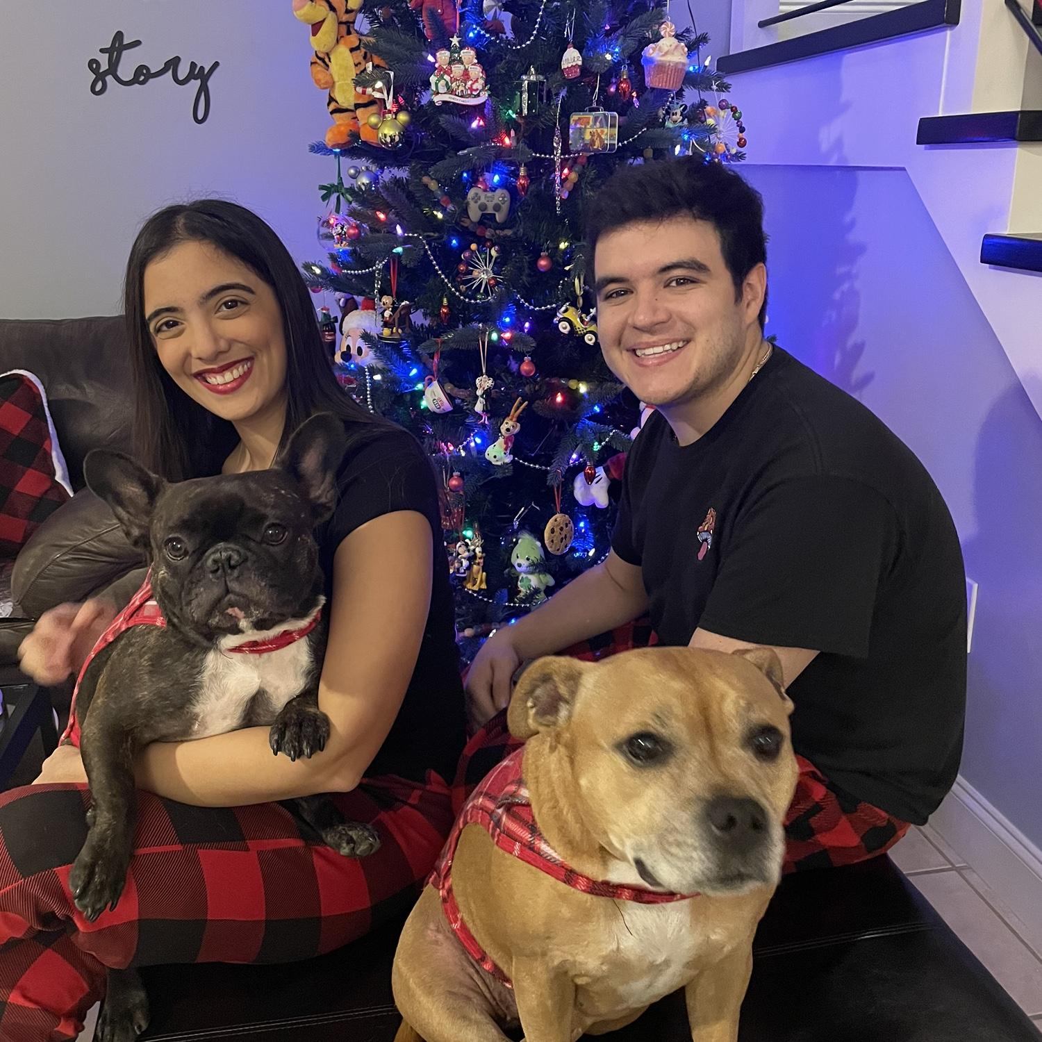As much as Nicole is a Compain, Ken is a Pineda. And being a Pineda means Christmas Photoshoots!
(Christmas is also one of our favorite holidays!)