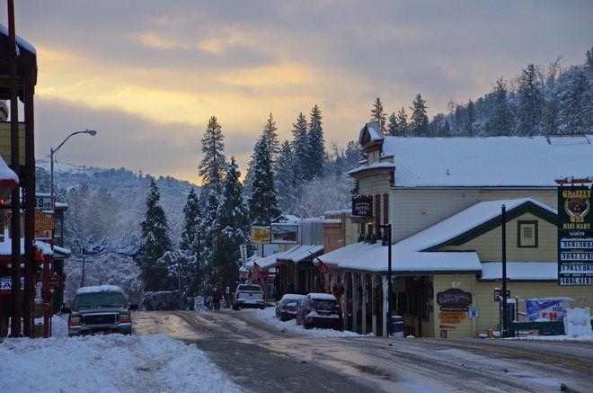 The Wedding Website of Caitlin Holmes and Sean Fountain