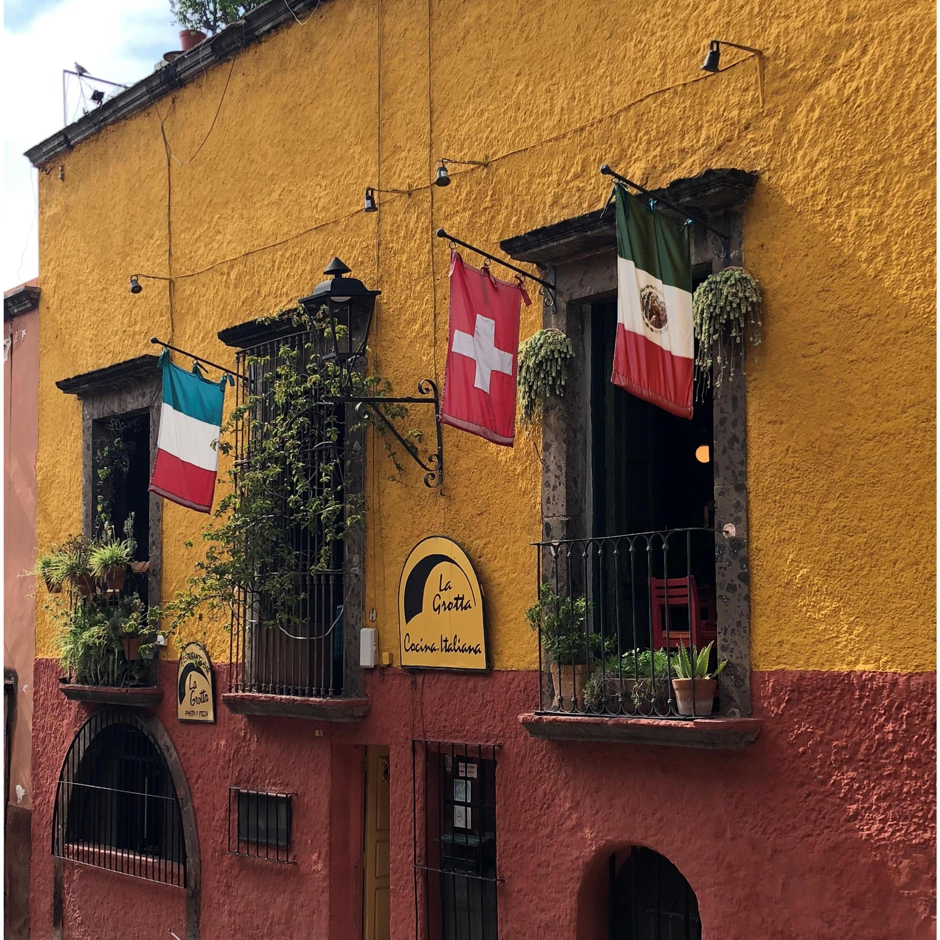 One of the many reasons we love San Miguel - vibrant colors throughout the city.